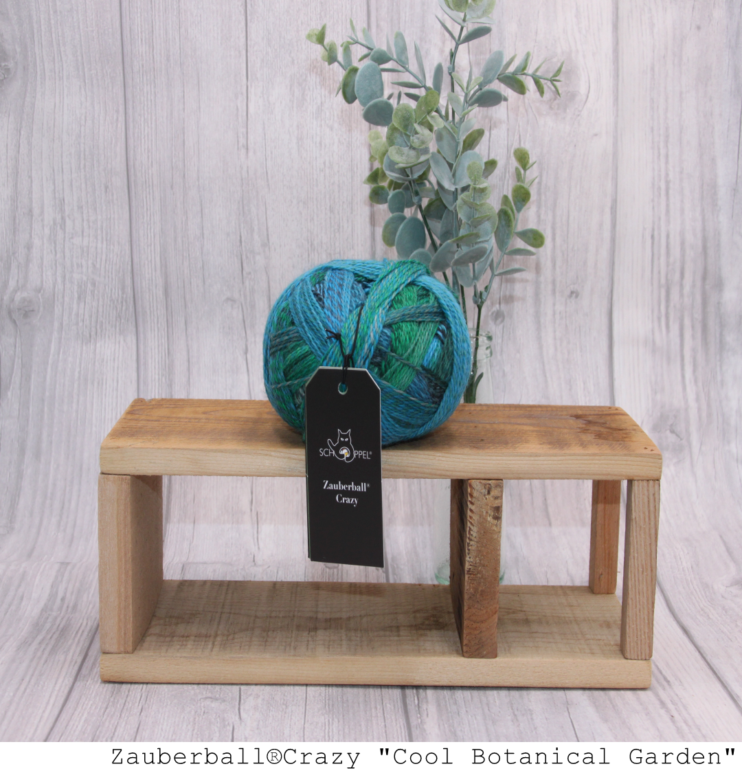 Zauberball®Crazy, Cool Botanical Garden, auf Holzregal liegend